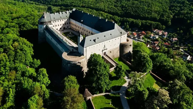 Červený Kameň Castle — 1
